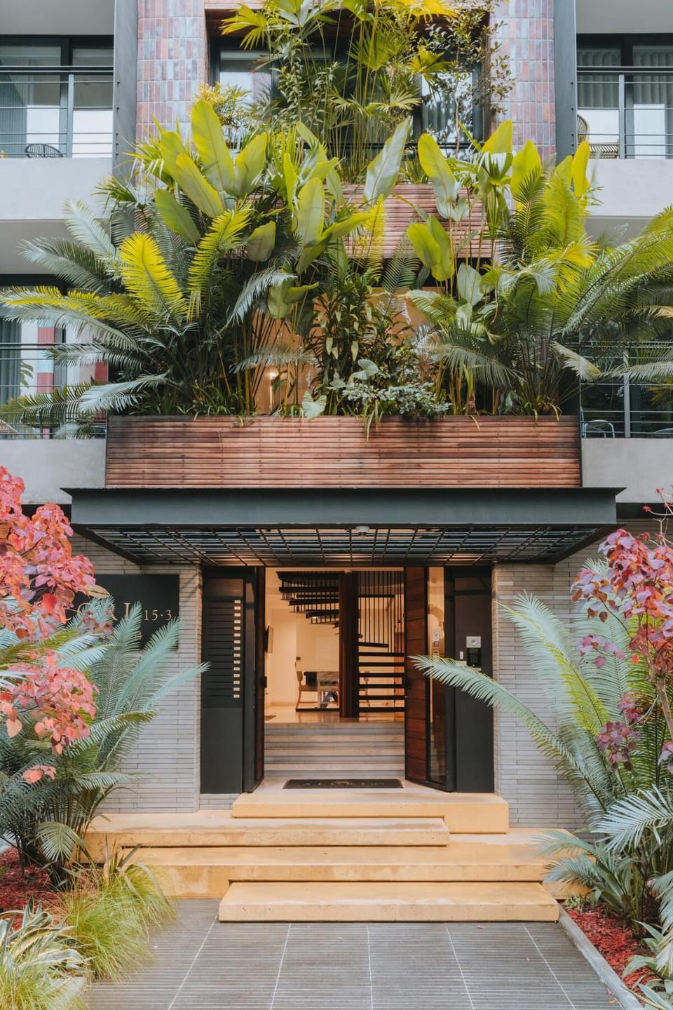 Facade/entrance