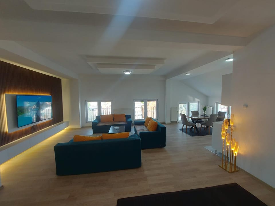 TV and multimedia, Living room, Seating area