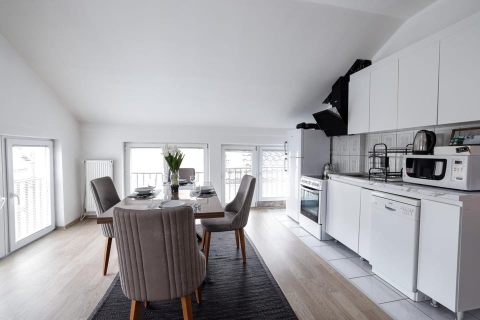 Dining area, kitchen