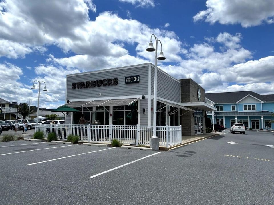 Renovated OC Condo Walk to Beach Pool & Park Apartment in Ocean City