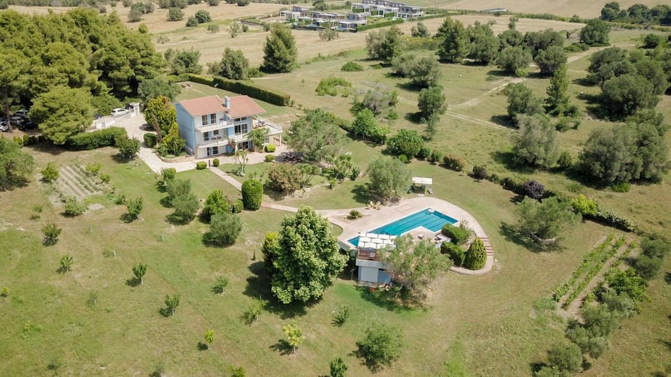 Property building, Billiard, Billiard, Swimming pool