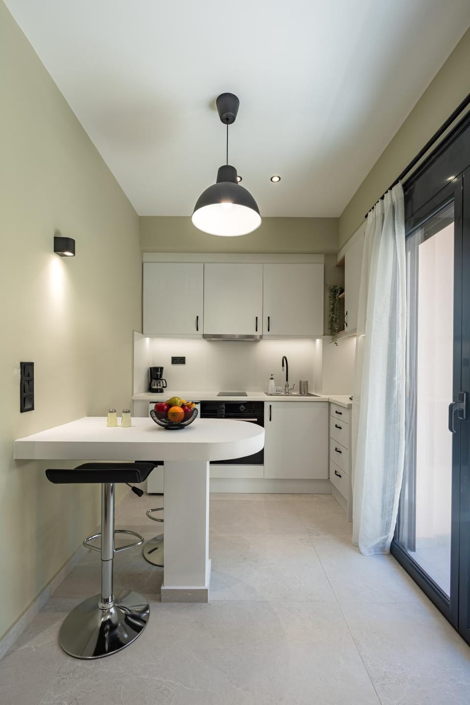 Kitchen or kitchenette, Dining area, stove