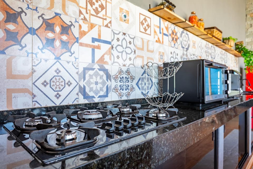 Kitchen or kitchenette, minibar, oven, pet friendly, stove, toaster