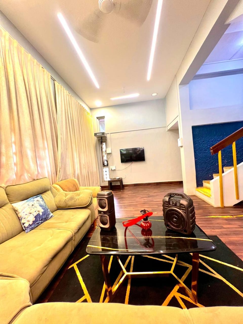 Communal lounge/ TV room, TV and multimedia, Living room, Seating area, Evening entertainment