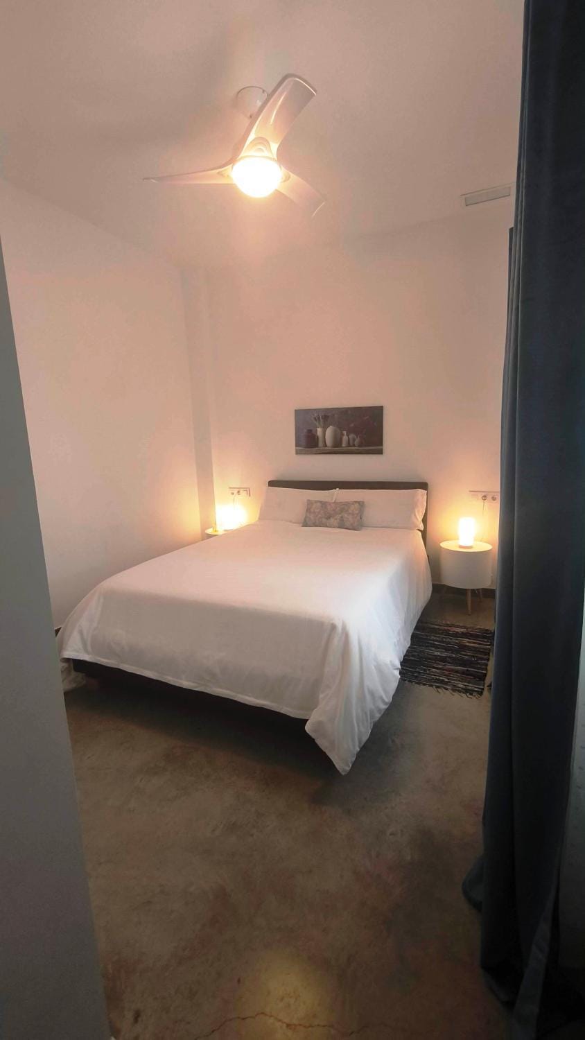 Photo of the whole room, Bedroom