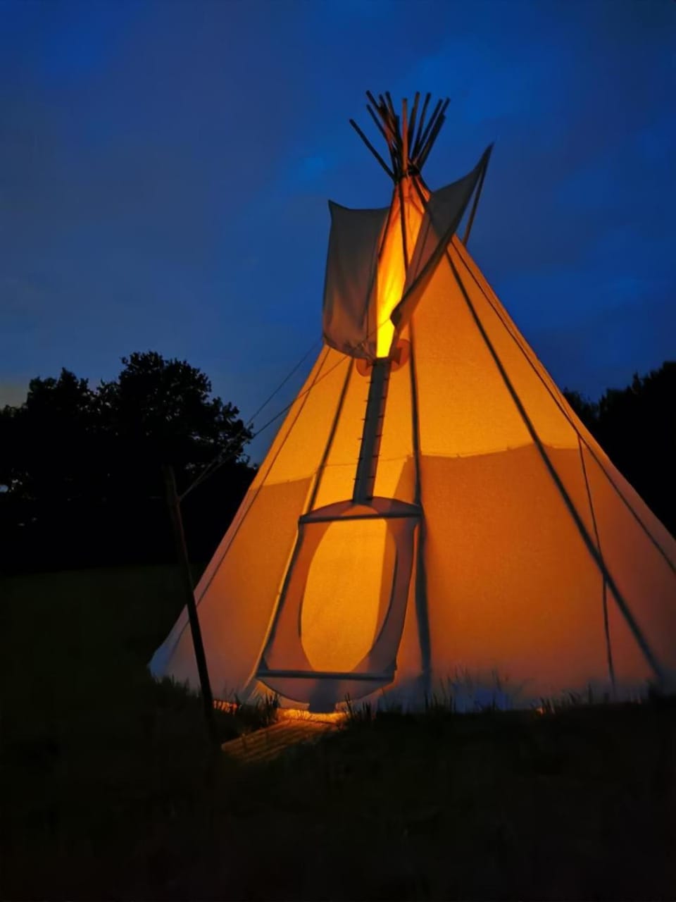 Tipis Mohair de l'Erdre Campground/ 
RV Resort in Brittany