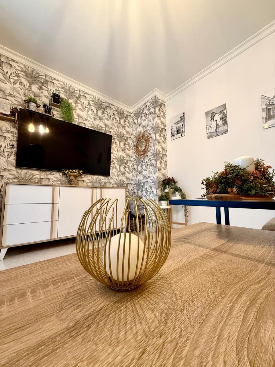 Communal lounge/ TV room