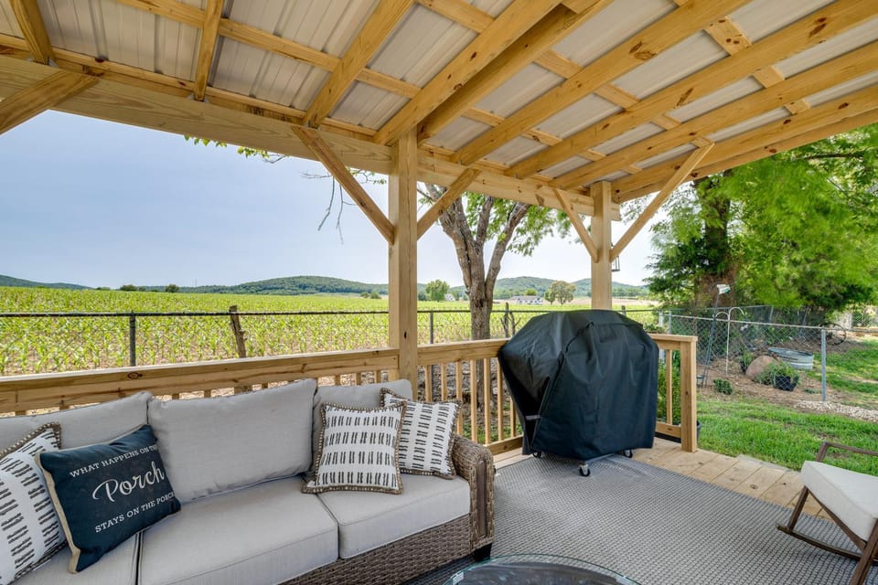 ‘Mill Springs Place’ Marina Access & Boat Parking! House in Lake Cumberland