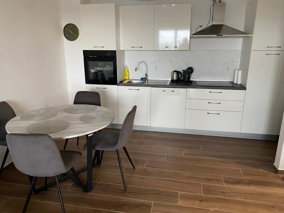 Kitchen or kitchenette, oven, stove