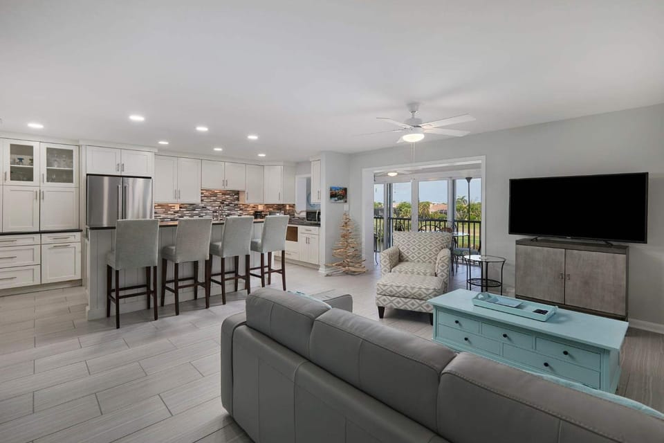 Gorgeous Spanish Cay Residence Steps to Beach Apartment in Sanibel Island