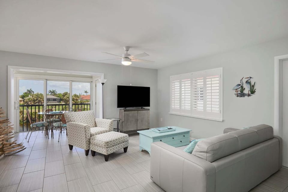 Gorgeous Spanish Cay Residence Steps to Beach Apartment in Sanibel Island