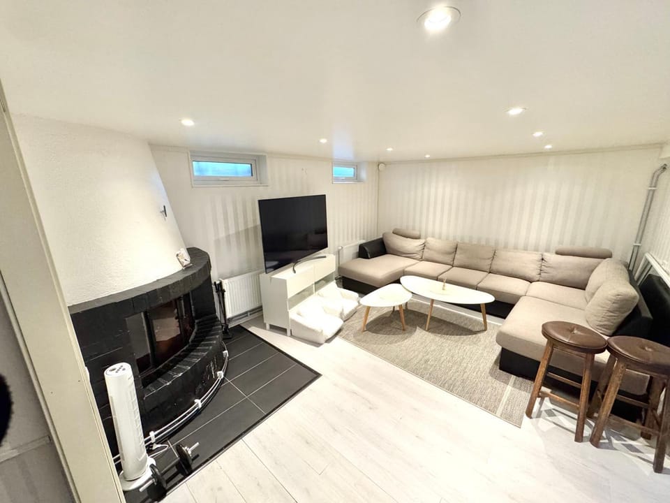 Communal lounge/ TV room, Living room