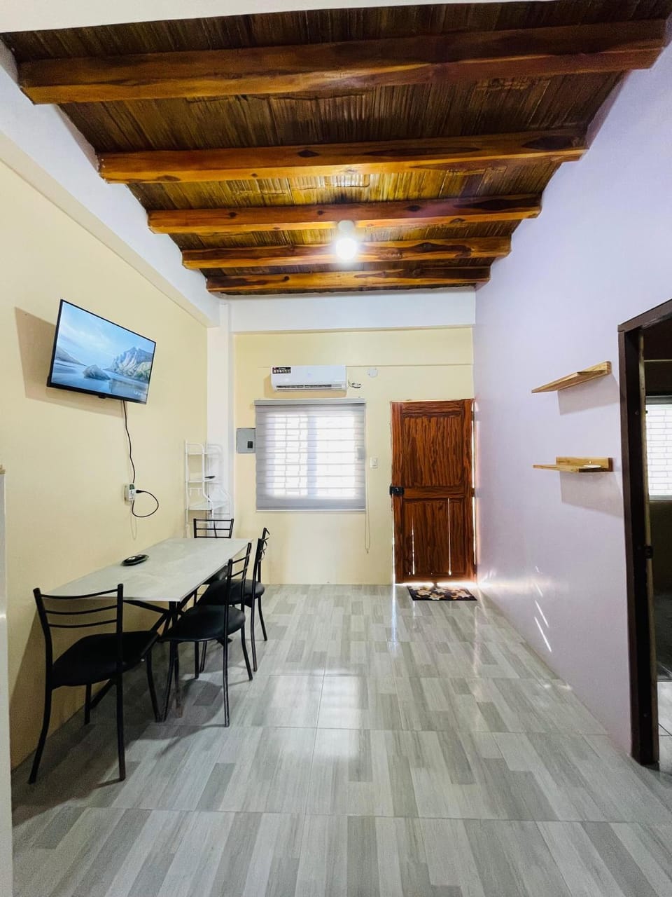 TV and multimedia, Living room, Seating area, Dining area