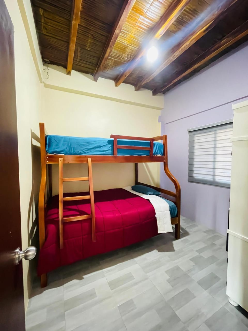 Bedroom, bunk bed