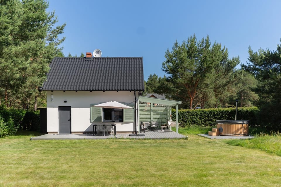 Property building, Spring, Day, Natural landscape, Garden, Garden view