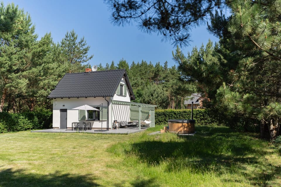 Property building, Spring, Day, Natural landscape, Garden, Garden view