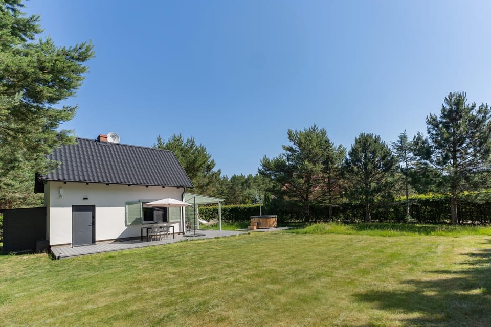 Property building, Spring, Day, Natural landscape, Garden, Garden view