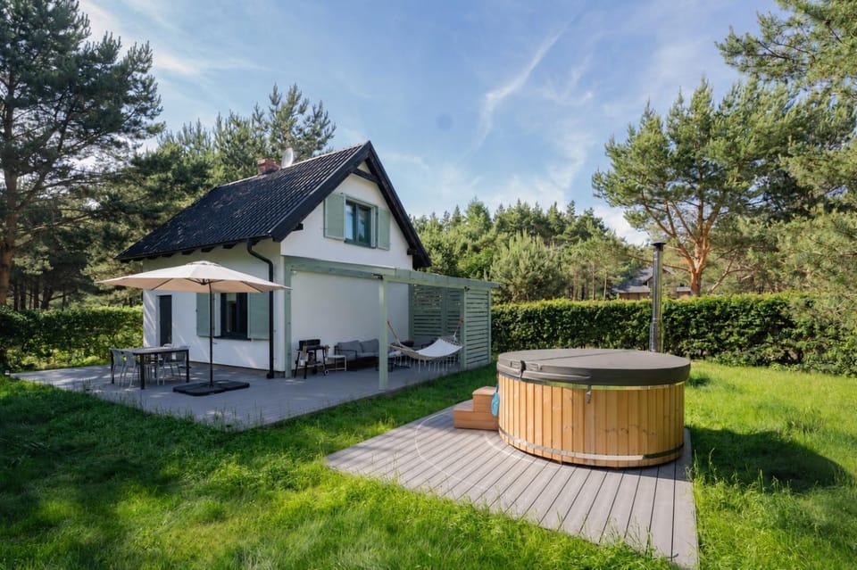 Property building, Spring, Day, Natural landscape, Garden, Garden view