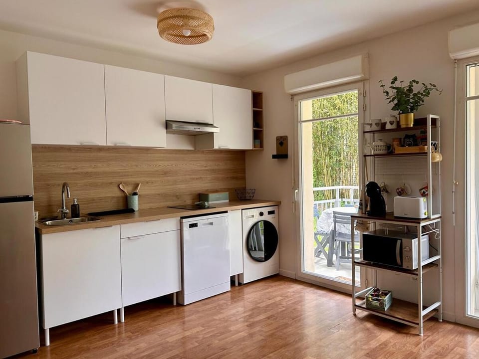 Coffee/tea facilities, Kitchen or kitchenette, dishwasher, toaster, washing machine