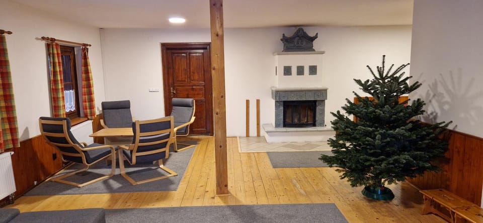 Communal lounge/ TV room, Living room, Seating area
