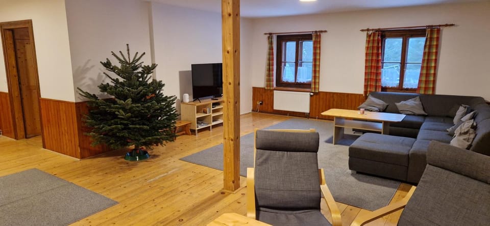 Communal lounge/ TV room, Communal lounge/ TV room, TV and multimedia, Living room, Seating area