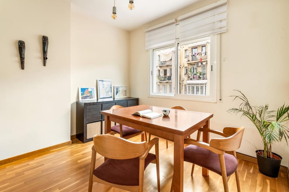 Poble Sec Flat 2 Balconies AC 4 Guests Apartment in Barcelona