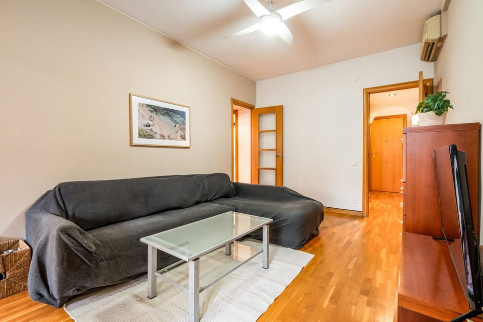 Poble Sec Flat 2 Balconies AC 4 Guests Apartment in Barcelona