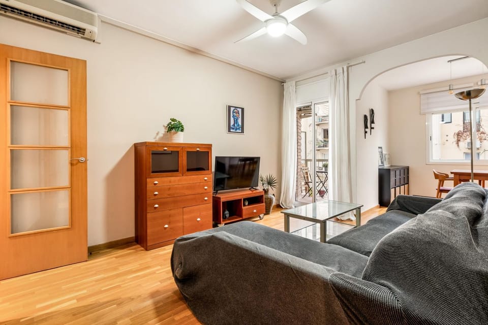 Poble Sec Flat 2 Balconies AC 4 Guests Apartment in Barcelona