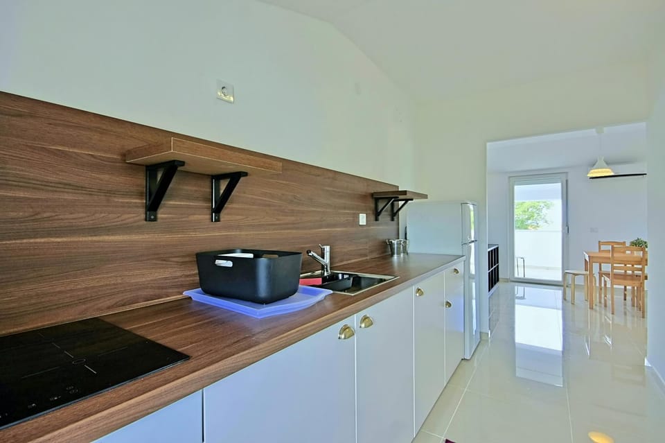 Day, Kitchen or kitchenette