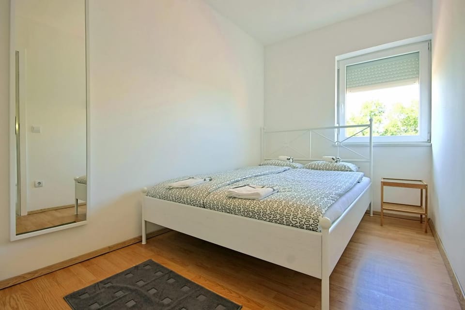 Day, Photo of the whole room
