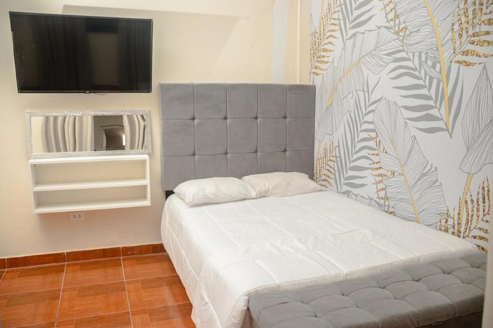 Bed, TV and multimedia, Bedroom