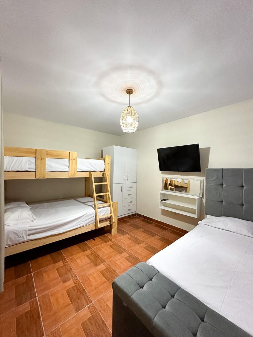 Bed, TV and multimedia, Bedroom, bunk bed