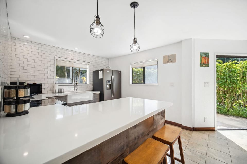 Modern 1BR Kamahana Condo with Tropical Breezes, Pool House in Princeville