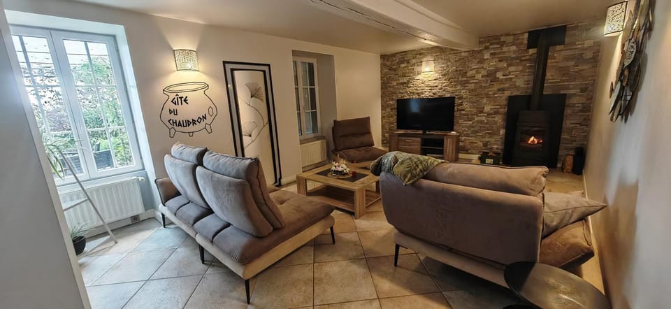 Communal lounge/ TV room, TV and multimedia, Living room, Seating area