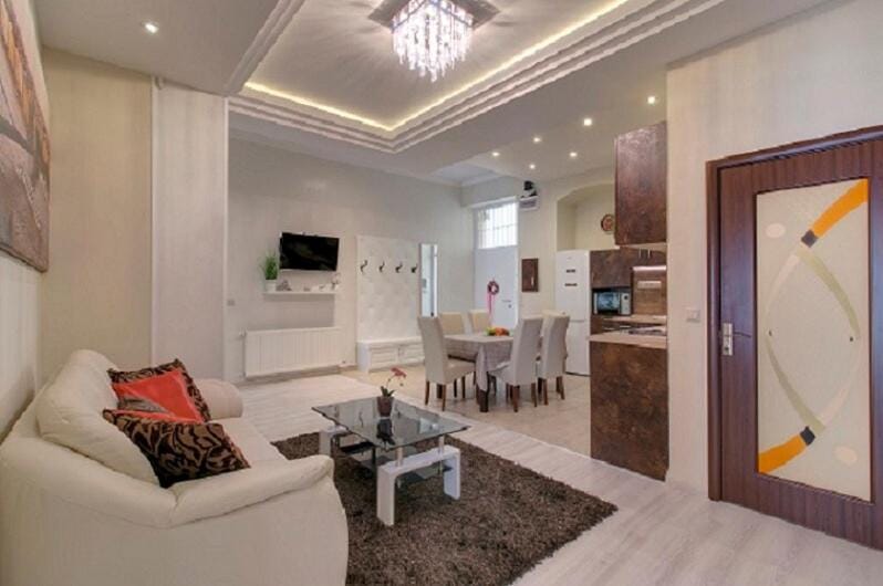 Ultra Central Stay 2BDRM Apartment in Budapest