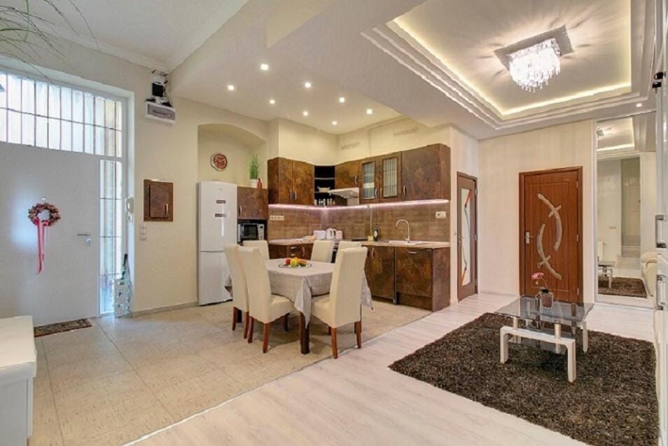 Ultra Central Stay 2BDRM Apartment in Budapest