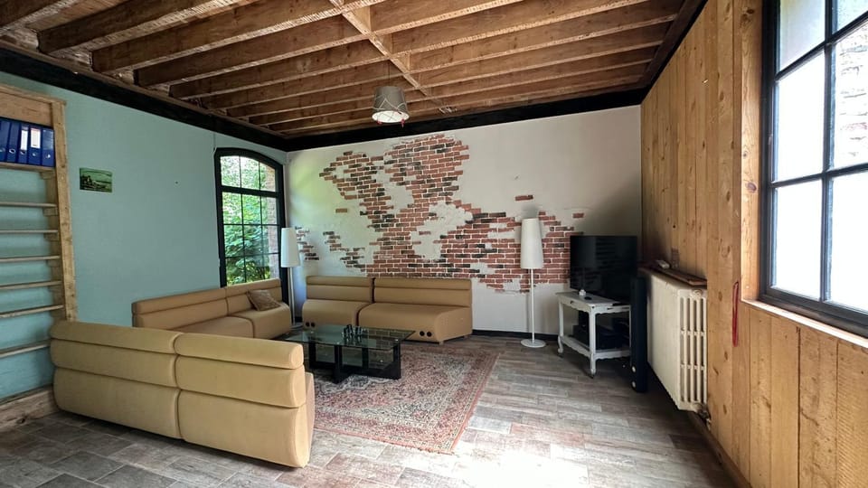 TV and multimedia, Seating area