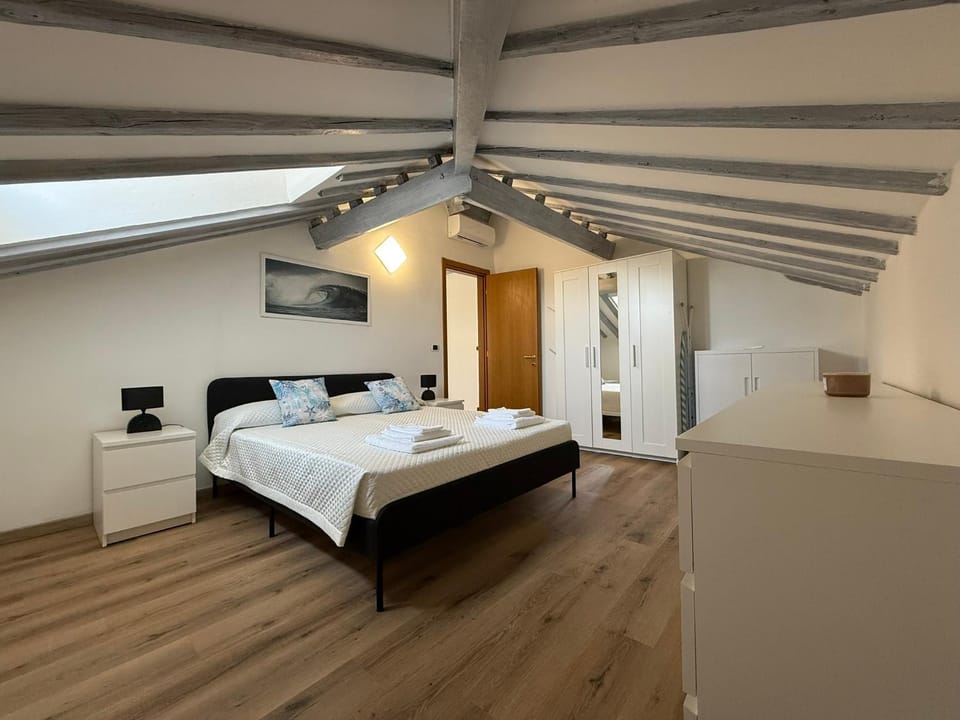 Bed, Bedroom, towels, wardrobe