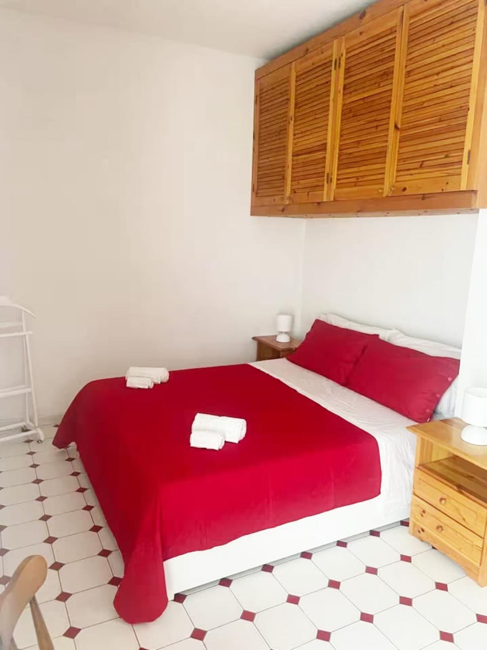 Bedroom, towels