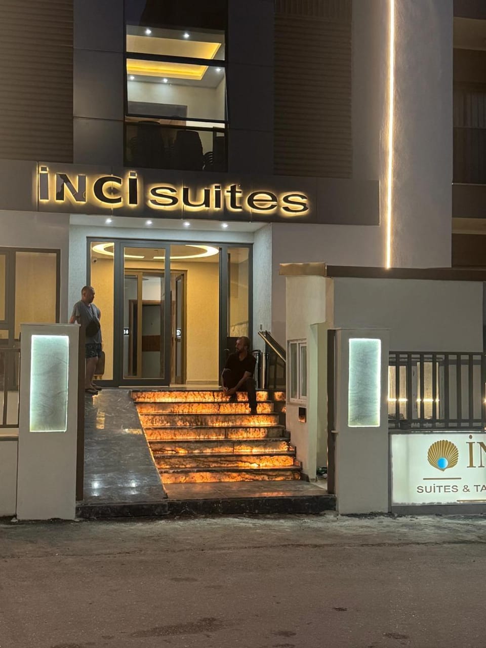 Facade/entrance, Night