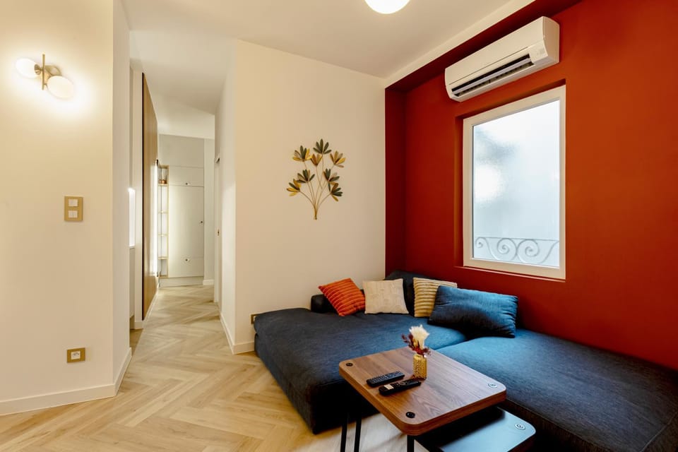 TV and multimedia, Living room, Seating area, internet, air conditioner