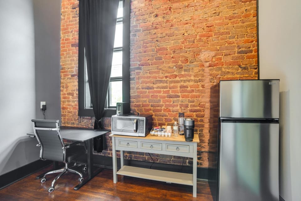Boutique Studio Stay in the Heart of Marshall! Apartment in Marshall