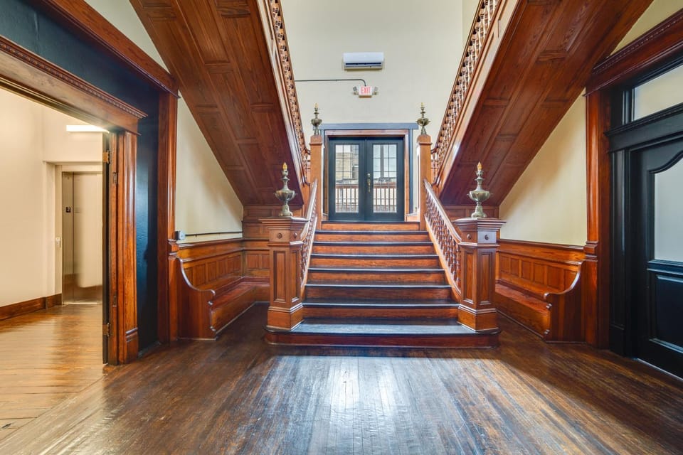 Historic Downtown Marshall: Efficient Studio Space Apartment in Marshall