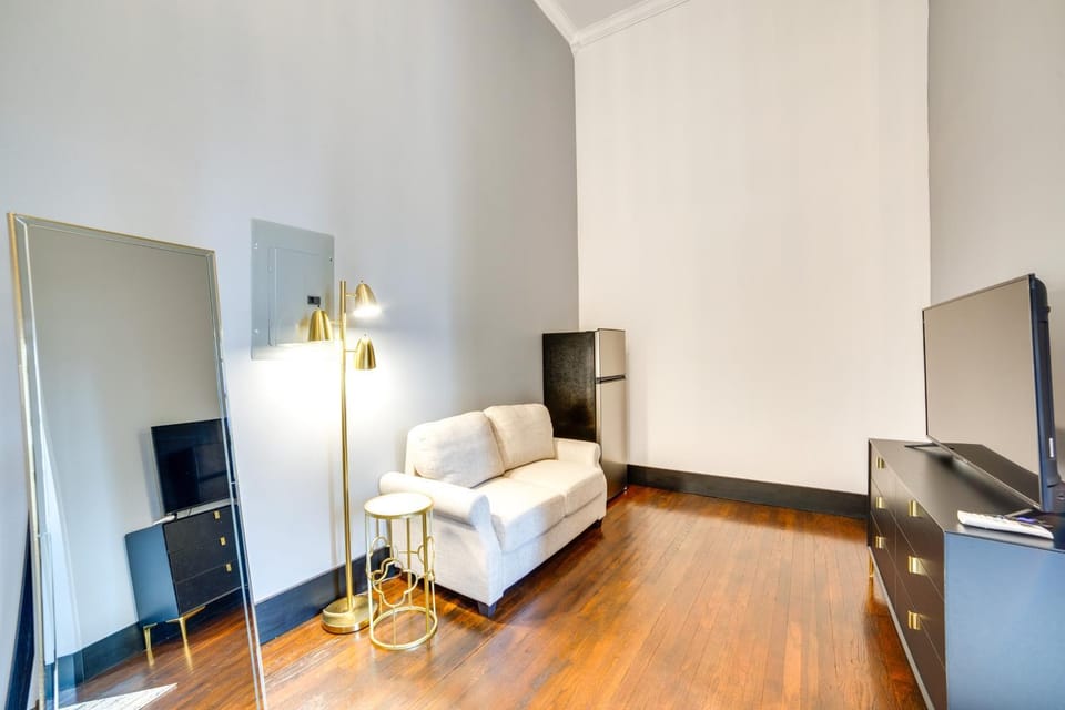 Historic Downtown Marshall: Efficient Studio Space Apartment in Marshall