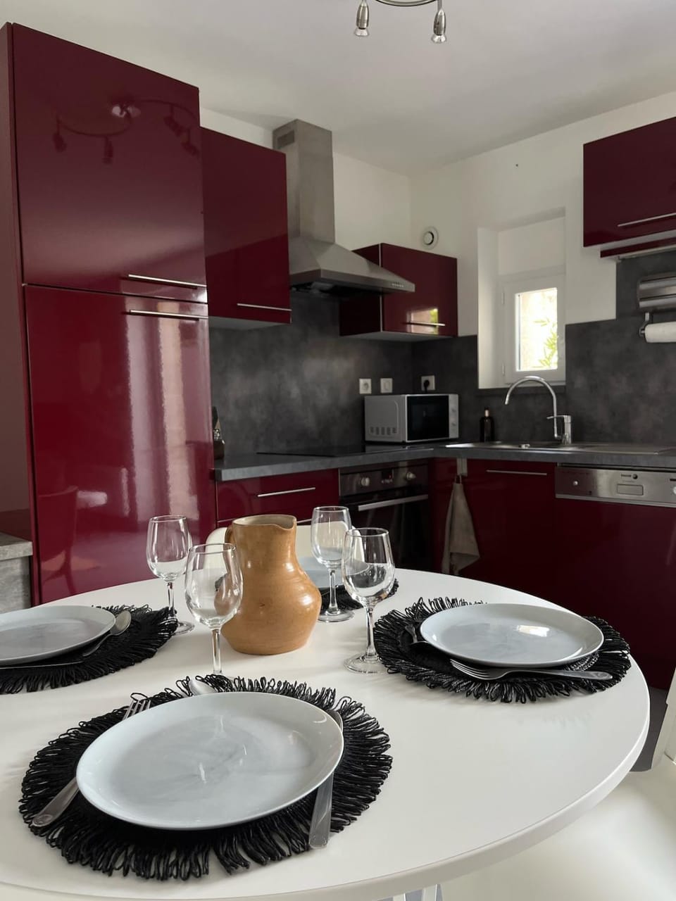 Kitchen or kitchenette, Dining area, stove