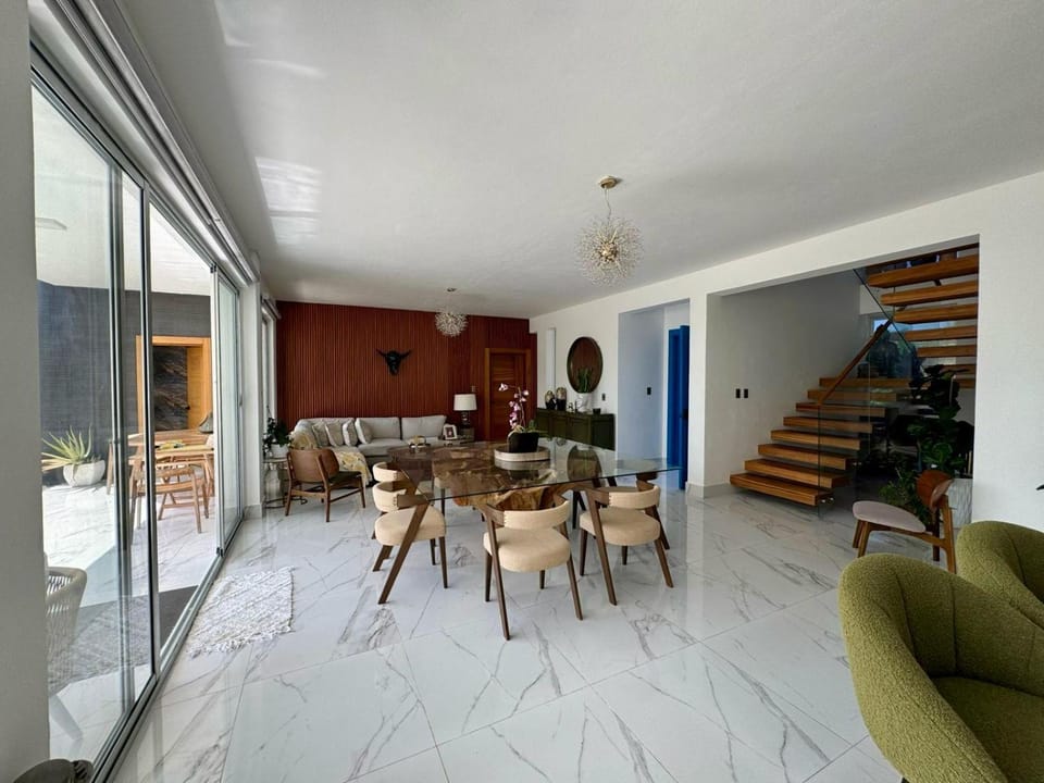 Living room, Dining area