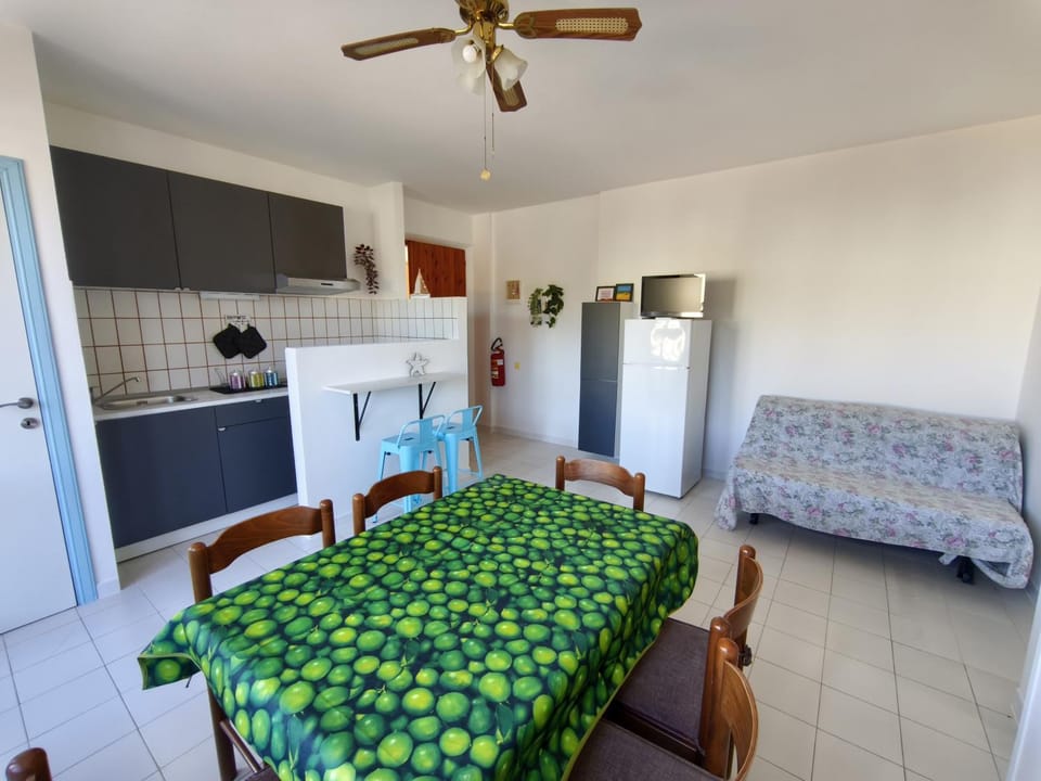 R35 - Appartamento al centro con posto auto Apartment in Marcelli