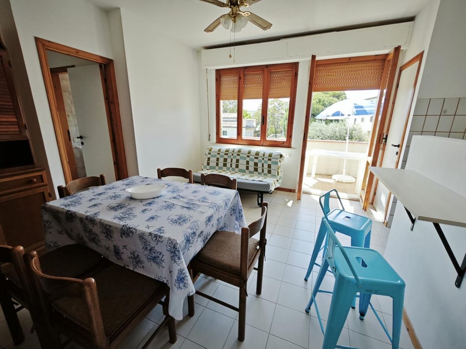 R35 - Appartamento al centro con posto auto Apartment in Marcelli