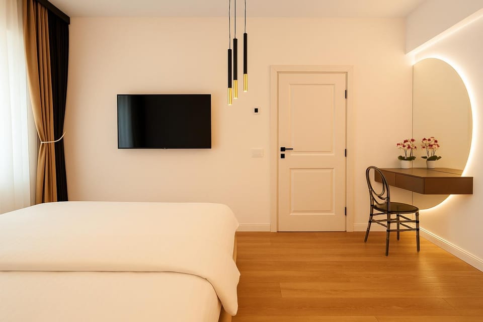 Bed, TV and multimedia, Balcony/Terrace, Photo of the whole room, Seating area, Bedroom