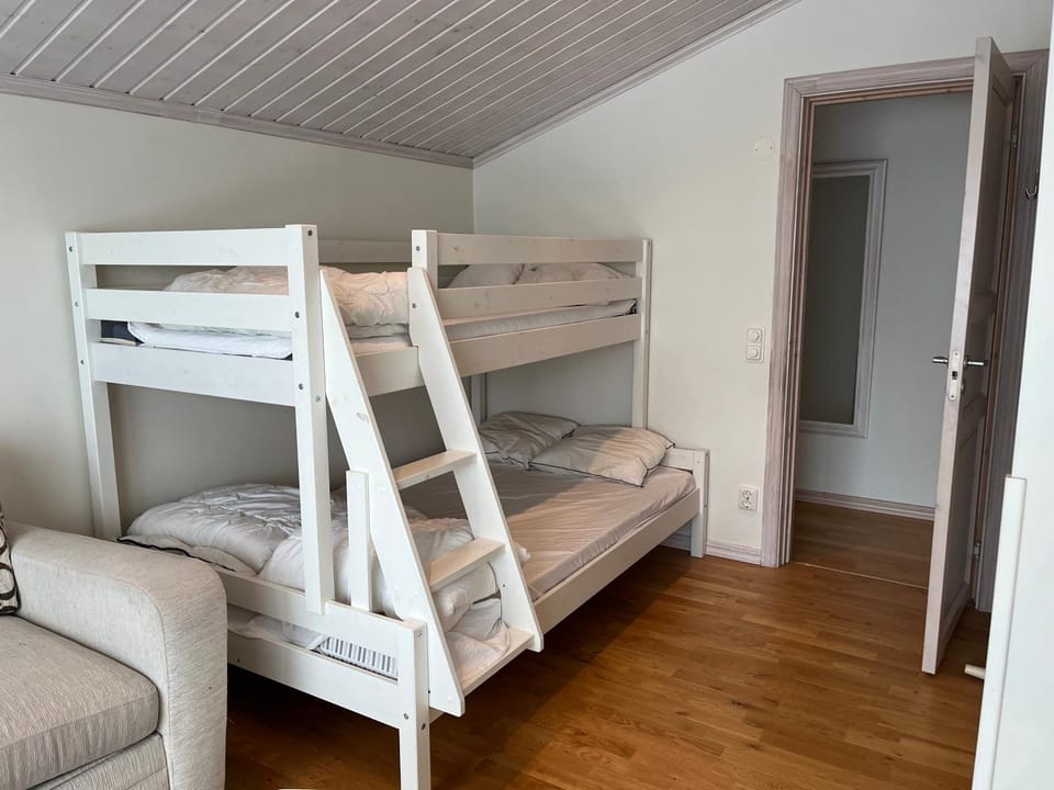Branäs med vedeldad badtunna House in Sweden